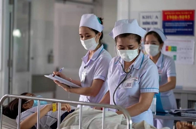 Ngành Điều dưỡng mang đến nhiều cơ hội việc làm, triển vọng phát triển nghề nghiệp cùng chính sách hỗ trợ học phí, giúp người học yên tâm theo đuổi đam mê trong lĩnh vực chăm sóc sức khỏe